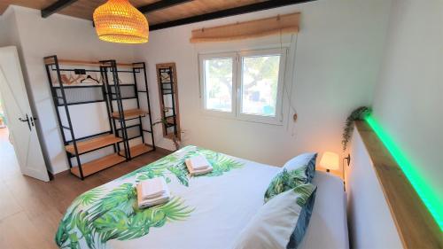 Posteľ alebo postele v izbe v ubytovaní Villa Edén, Casa Rural lujo con Chimenea Piscina