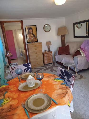 Alicante 1 bed apartment free parking and Netflix, min stay 11 nights seasonal rental