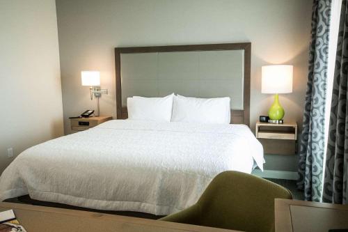 Hampton Inn & Suites Tempe/Phoenix Airport, Az Image