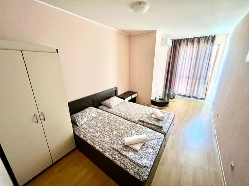 Ένα ή περισσότερα κρεβάτια σε δωμάτιο στο Vadim Apartments in Panorama Beach Vigo Nessebar