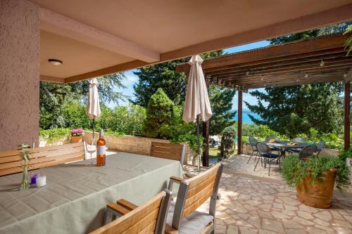 Villa Pinia Holiday home with a pool
