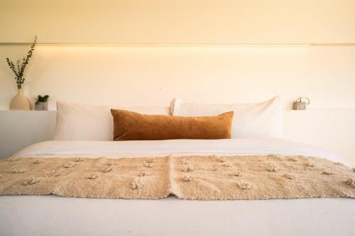 Postel nebo postele na pokoji v ubytování Shorehouse Hotel