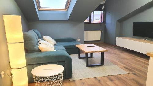 POSADA 3Q - BLUE SKY