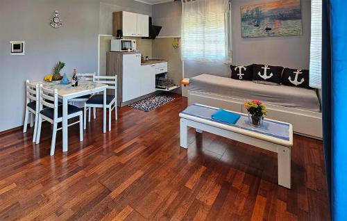 Cozy Apartment In Rovinj With Wifi