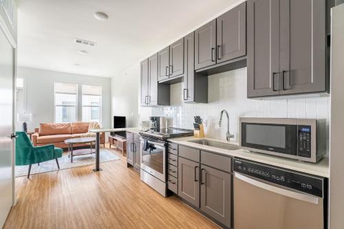 Dapur atau dapur kecil di EQR Weaver Austin