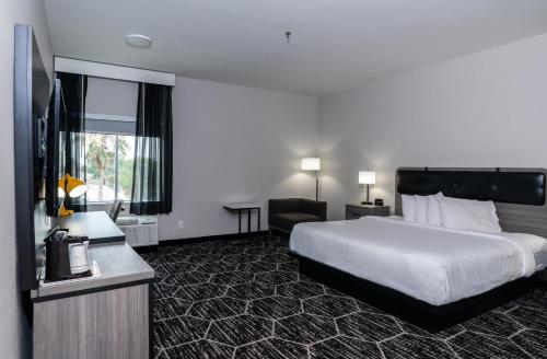 Postel nebo postele na pokoji v ubytování La Quinta Inn & Suites by Wyndham Corpus Christi Southeast