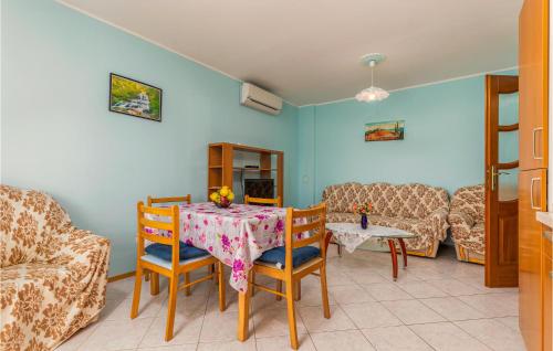 1 Bedroom Gorgeous Apartment In Pula