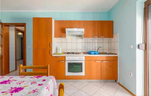 1 Bedroom Gorgeous Apartment In Pula