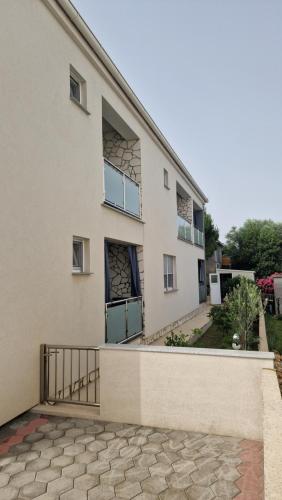 Το κτήριο όπου στεγάζεται  το διαμέρισμα