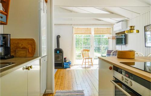 Køkken eller tekøkken på Nice Home In Nexø With Kitchen