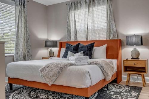 Gallery image of Chic Riverfront apartment in downtown San Marco in Jacksonville