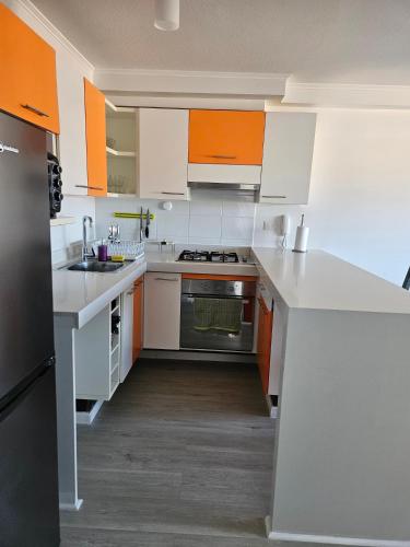 Kuchyň nebo kuchyňský kout v ubytování Departamento Edificio Playa Blanca