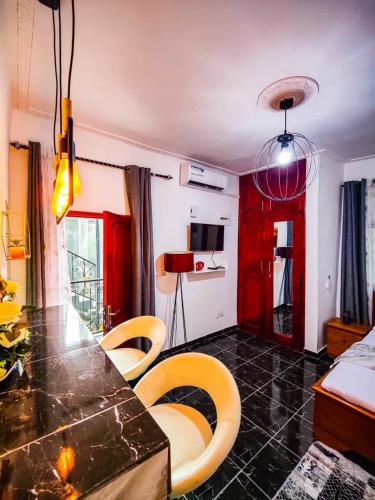 Postel nebo postele na pokoji v ubytování Chambre meublée DOm City - Yassa ari