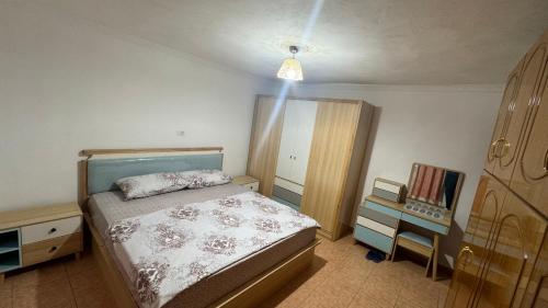Postel nebo postele na pokoji v ubytování Guest House Kaludhi