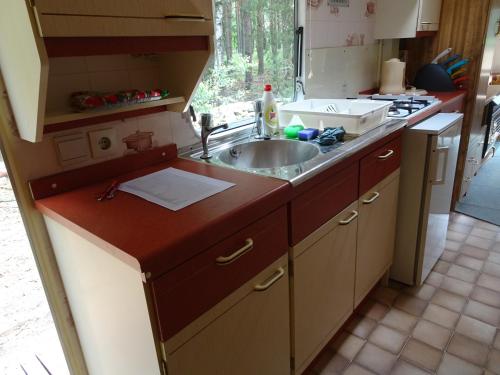 a kitchen with a sink and a counter top at chata KONIKLEC u Veselských pískoven in Vlkov
