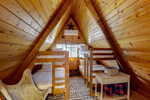a room with two bunk beds in a cabin at On Timbered Time in Munds Park