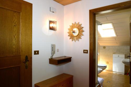 a bathroom with a toilet and a mirror on the wall at Residence Granvara in Ortisei