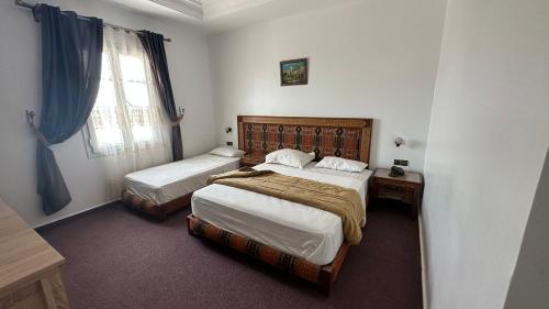 Una cama o camas en una habitación de Isly Golf Hotel