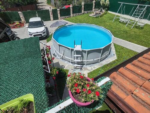 Bazén v ubytování Apartman Domacinstvo La ViE na selu nebo v jeho okolí