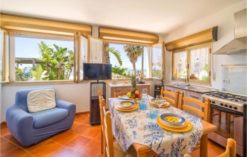 Χώρος καθιστικού στο 3 Bedroom Awesome Home In Menfi