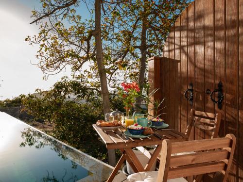 a picnic table with food on it next to a pool at Casa emblemática La Guazadera in Güimar
