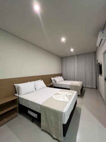 Giường trong phòng chung tại Hotel Premier Janauba