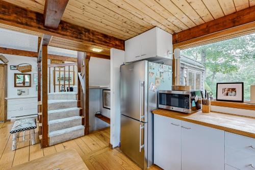 Kuchyň nebo kuchyňský kout v ubytování Nana’s Big Treehouse