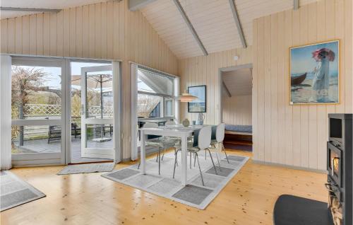 Χώρος καθιστικού στο Lovely Home In Broager With Wifi