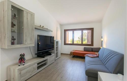 a living room with a couch and a tv at Nice Apartment In Comiso in Comiso