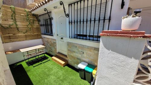 "COZY HOME", TERRACE, PARKING and POOL