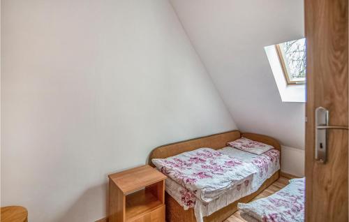 Postel nebo postele na pokoji v ubytování 2 Bedroom Lovely Home In Oslonka