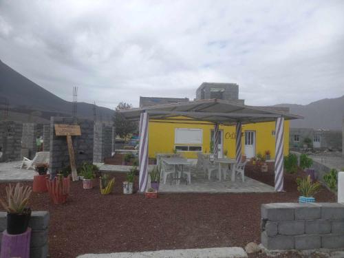 a yellow house with a table and a tent at Ciza e Rose in Portela