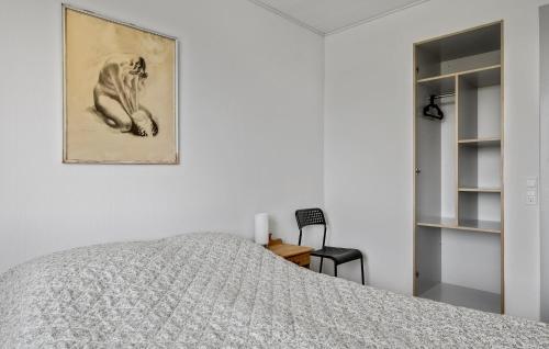 a bedroom with a bed and a picture on the wall at Didde in Ribe