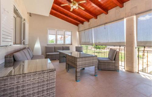 Χώρος καθιστικού στο Gorgeous Home In Gornje Rastane