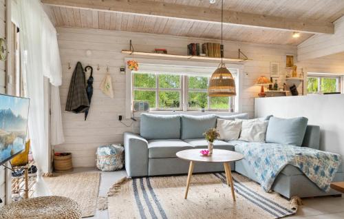 Posezení v ubytování 3 Bedroom Beautiful Home In Gørlev