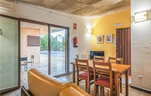 A television and/or entertainment centre at Cozy Apartment In Valencia De Alcantara