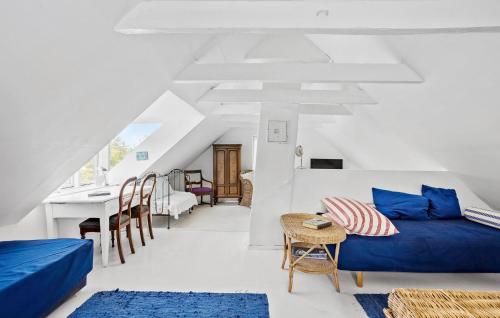 Zona de estar de 1 Bedroom Stunning Home In Svendborg