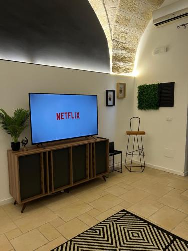 a flat screen tv sitting on top of a entertainment center at Tussia in Brindisi