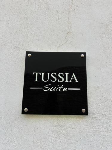 a sign on a wall that says tuska suite at Tussia in Brindisi