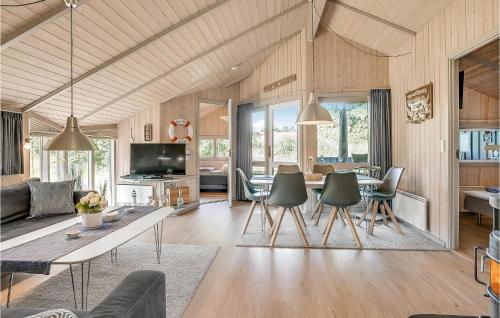Μια τηλεόραση ή/και κέντρο ψυχαγωγίας στο Holiday Home Regulusvej Middelfart Ix