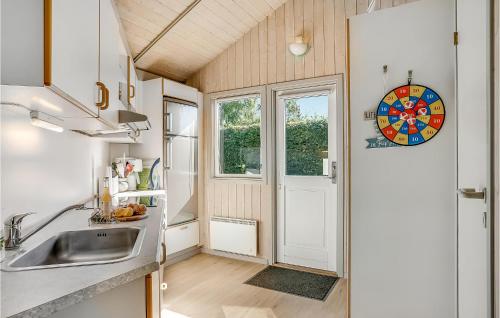 Η κουζίνα ή μικρή κουζίνα στο Holiday Home Regulusvej Middelfart Ix