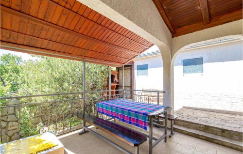 Balkoni atau teres di 3 Bedroom Gorgeous Home In Karlobag