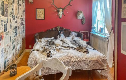 Amazing Home In Sävsjö With Wifiにあるベッド