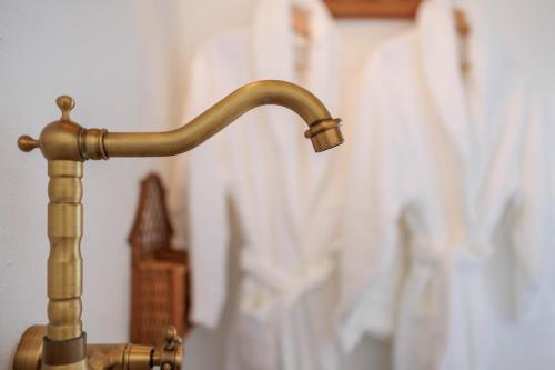 a brass water faucet in a bathroom at La Quinta da Liberdade - Ferme de charme en Algarve in Pechão