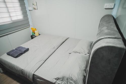 Ένα ή περισσότερα κρεβάτια σε δωμάτιο στο Redang Bro Roomstay 3