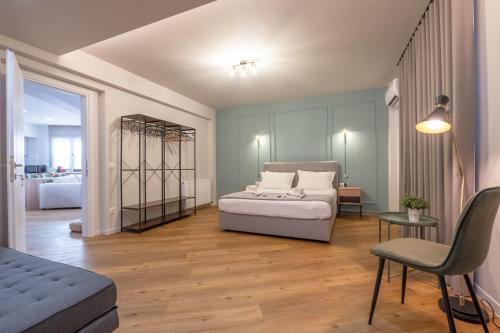 Posteľ alebo postele v izbe v ubytovaní Live Life Plaka Apartment