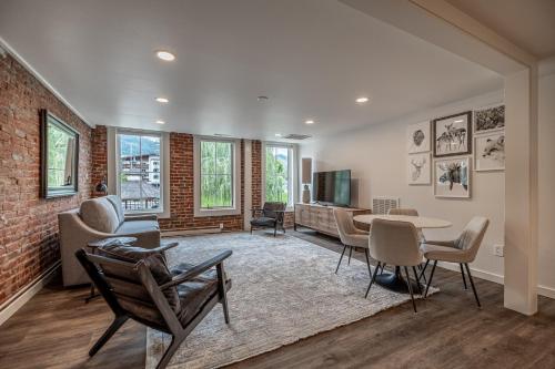 a living room with a brick wall at Bavarian Lodge Suites in Leavenworth