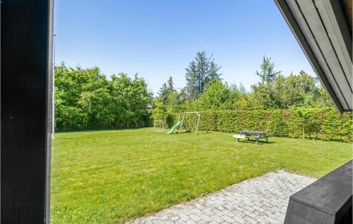 Ein Garten an der Unterkunft 3 Bedroom Cozy Home In Højslev