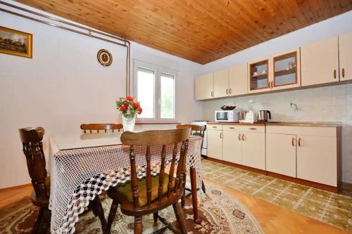 Holiday house with a parking space Kastel Stafilic, Kastela - 23408