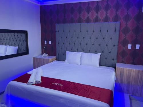 Postel nebo postele na pokoji v ubytování AUTO HOTEl MONTE CARLO